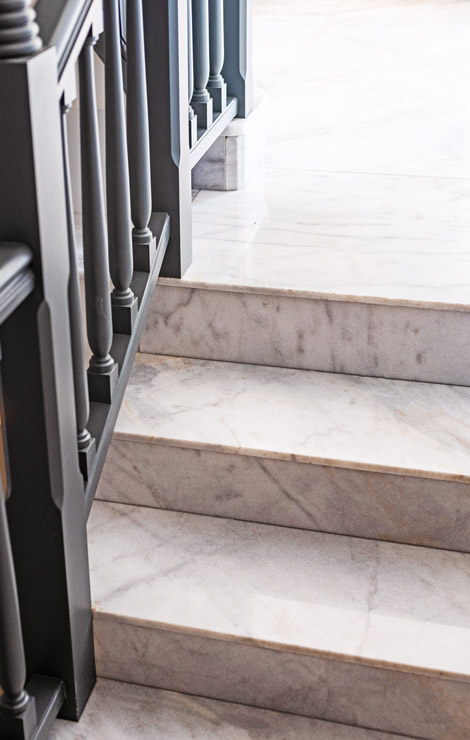 Marble and oak finishes at Estée Lauder's villa in Cannes