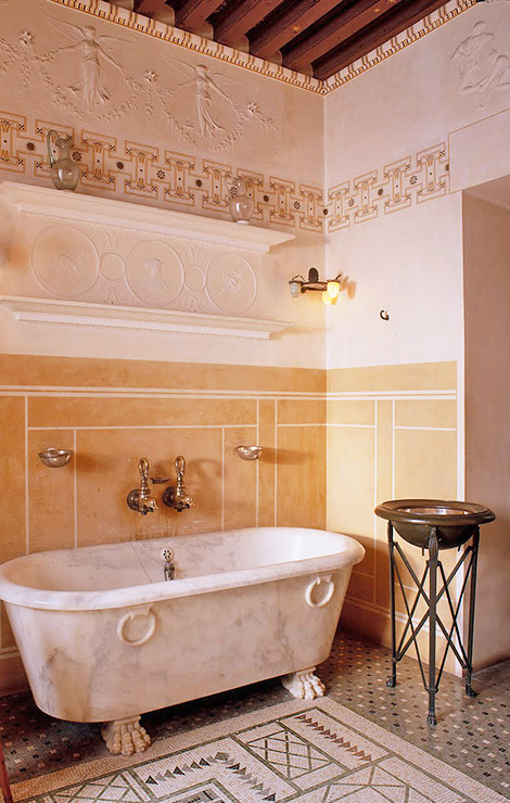 Villa Kerylos marble bath