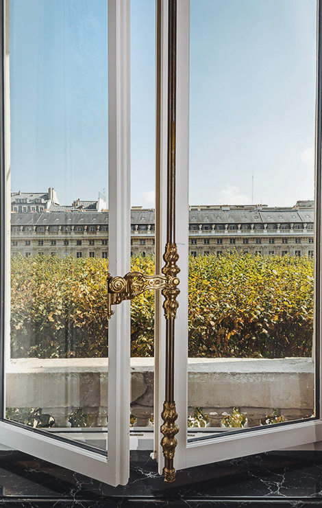 3-Paris-louvre-4-bed-apartment-rental-garden-view-PA1001