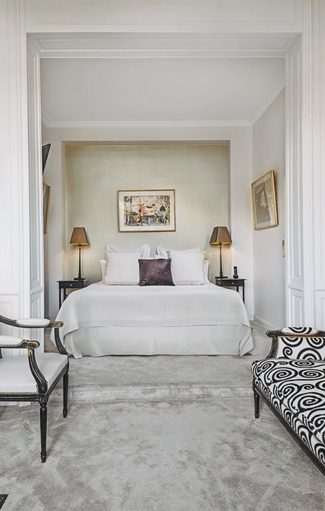 8-Paris-louvre-4-bed-apartment-rental-bedroom-PA1001
