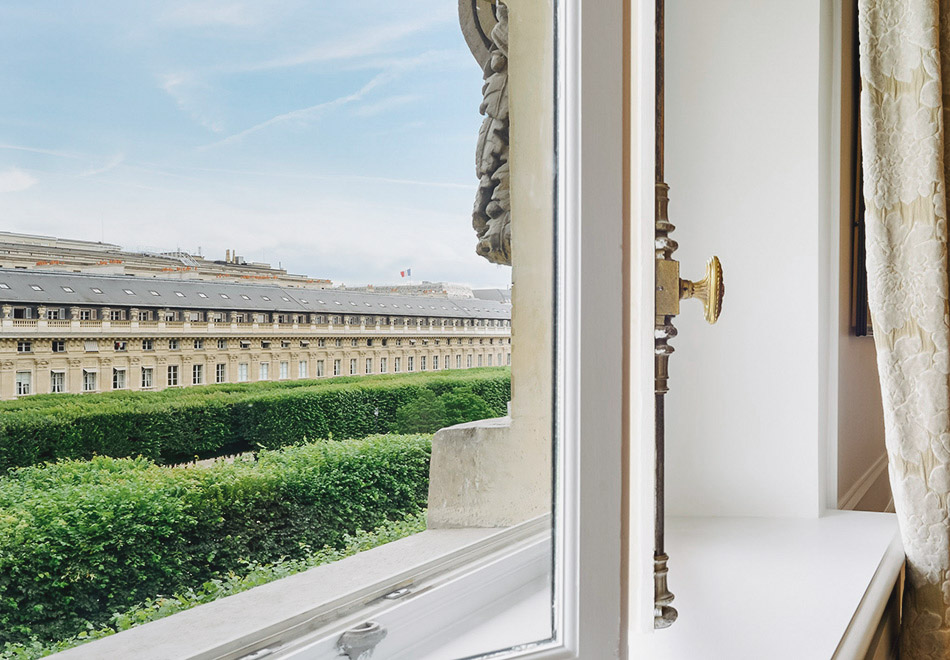 Paris-louvre-2-bed-apartment-rental-palais-royal-gardens-PA1003